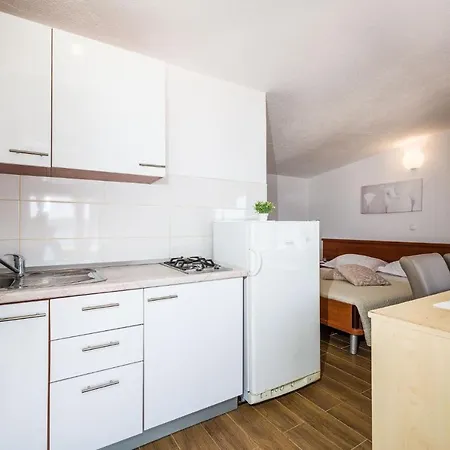Lavdara 435b Apartman